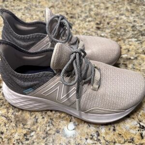 New Balance Fresh Foam Roav Running Shoe - Women's Size 8